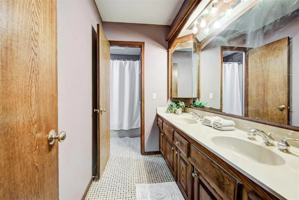 Photo 38 — 6004 Covington Lane, Warr Acres, OK 73132