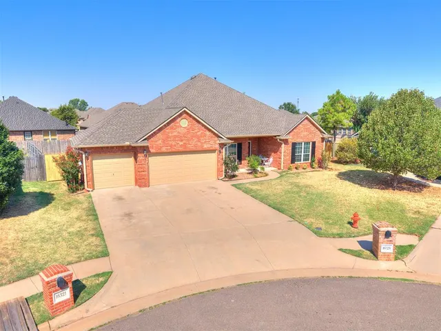 Photo 2 — 16321 Vallejo Place, Edmond, OK 73013