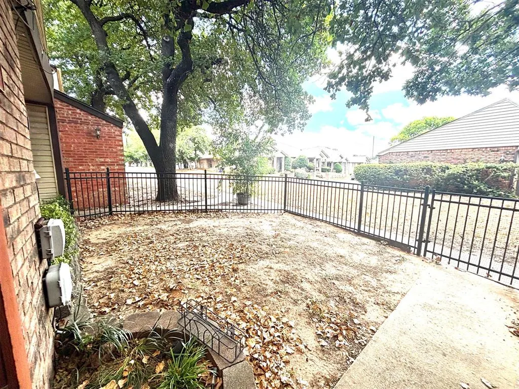 Photo 2 — 333 Sundance Lane, Edmond, OK 73034