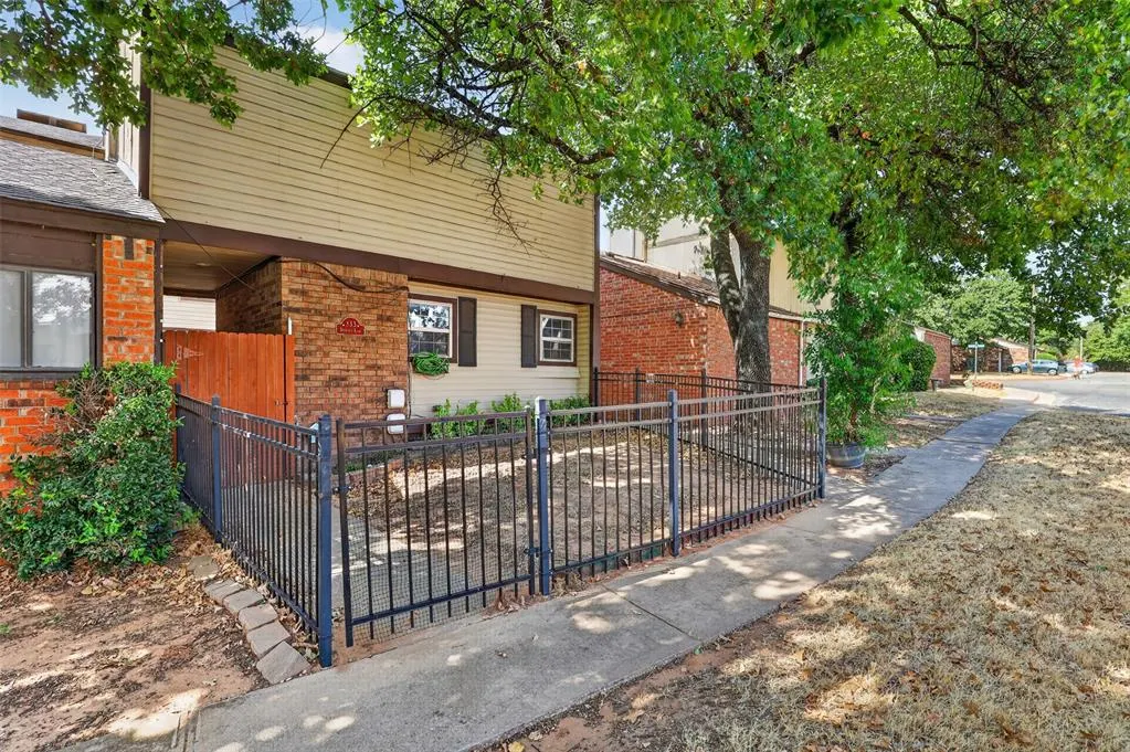 Photo 3 — 333 Sundance Lane, Edmond, OK 73034
