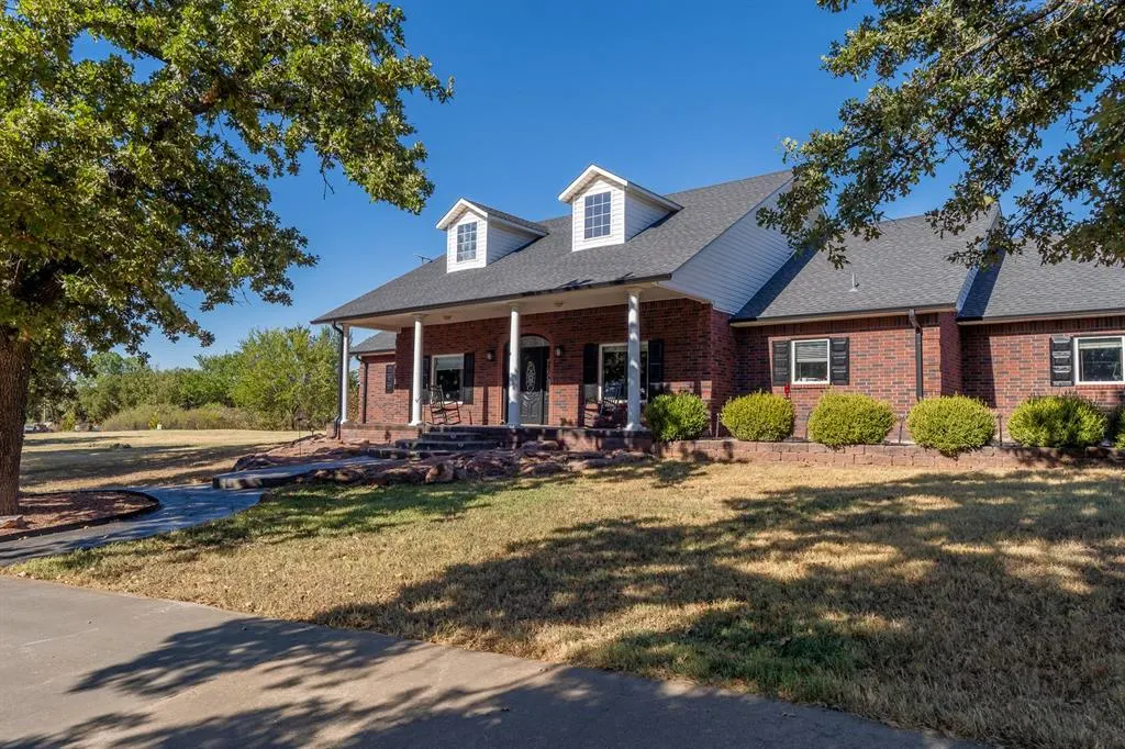 Front exterior — 18812 Highway 76, Lindsay, OK 73052
