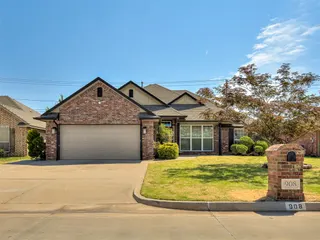 Sold home at 908 Ridgeway Drive