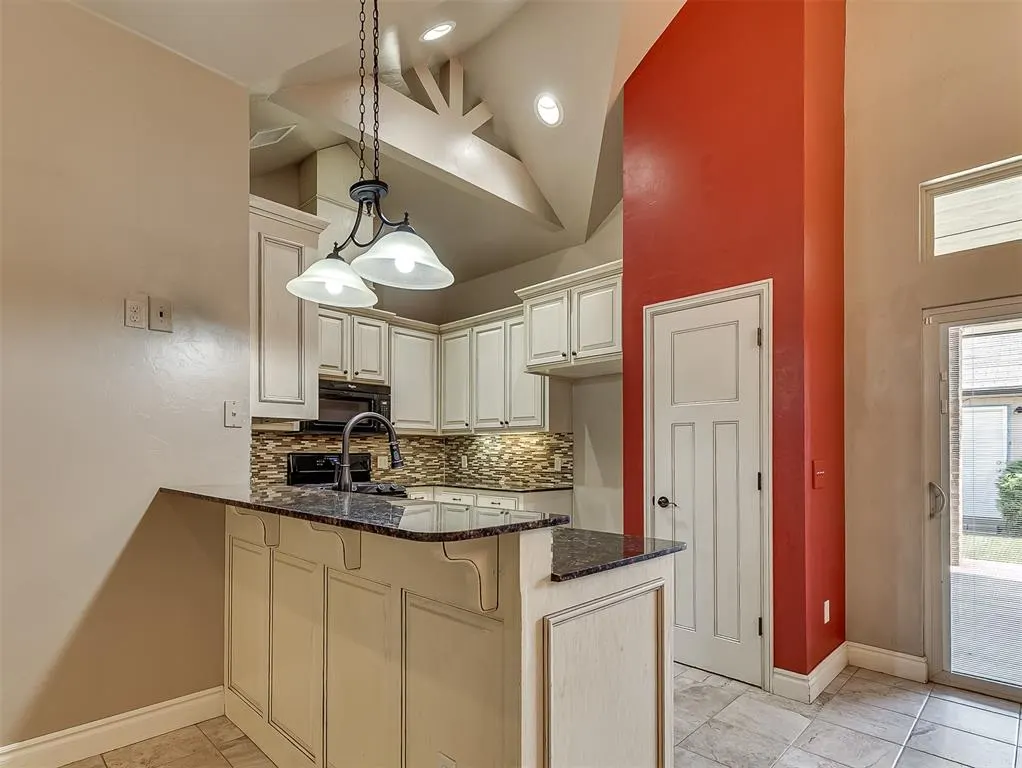Photo 10 — 908 Ridgeway Drive, Moore, OK 73160