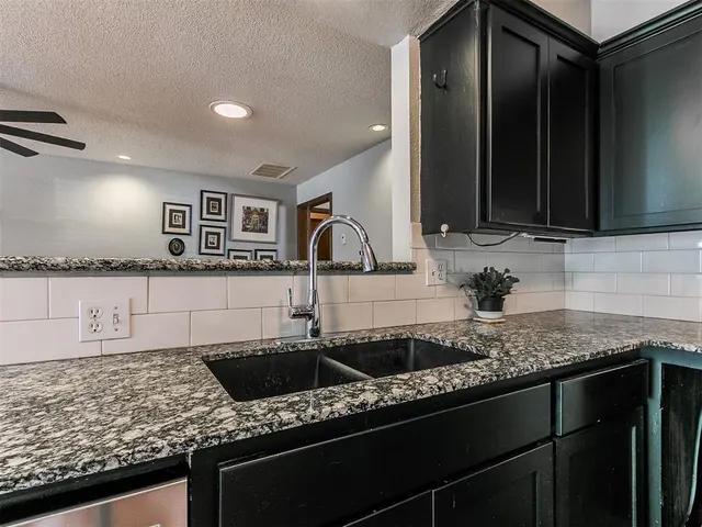 Photo 5 — 6313 N Sunnybridge Court, Oklahoma City, OK 73132