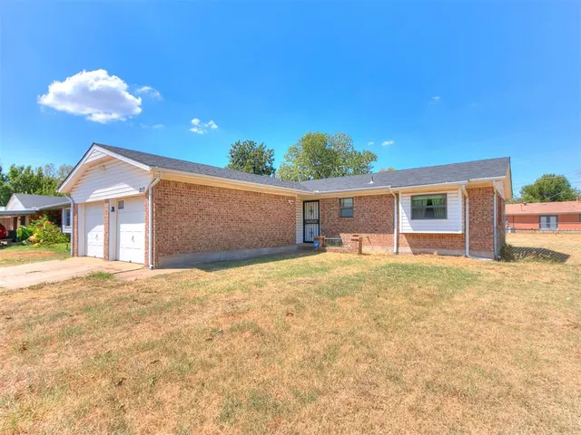 Photo 2 — 217 W Shadywood Drive, Oklahoma City, OK 73110