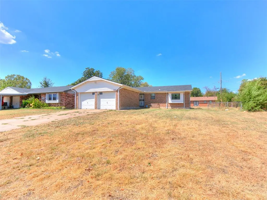 Photo 3 — 217 W Shadywood Drive, Oklahoma City, OK 73110