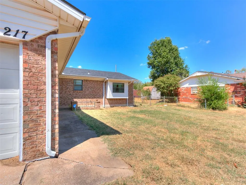 Photo 4 — 217 W Shadywood Drive, Oklahoma City, OK 73110
