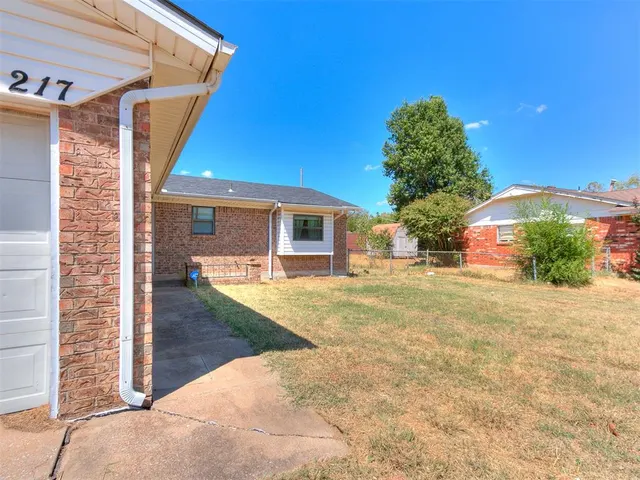 Photo 4 — 217 W Shadywood Drive, Oklahoma City, OK 73110