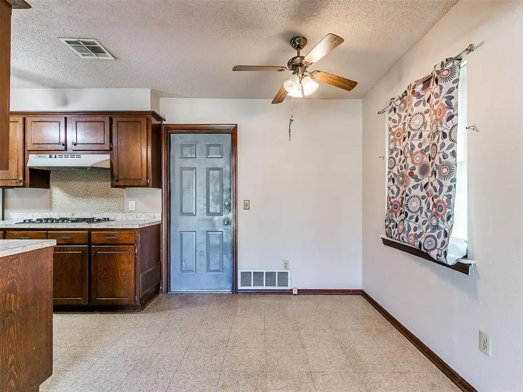 Photo 9 — 217 W Shadywood Drive, Oklahoma City, OK 73110