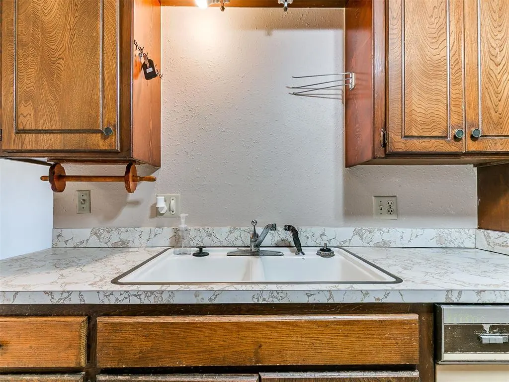 Photo 13 — 217 W Shadywood Drive, Oklahoma City, OK 73110