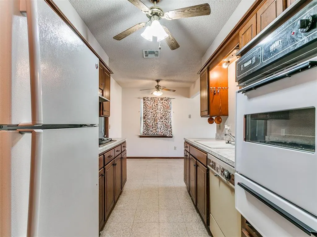 Photo 14 — 217 W Shadywood Drive, Oklahoma City, OK 73110