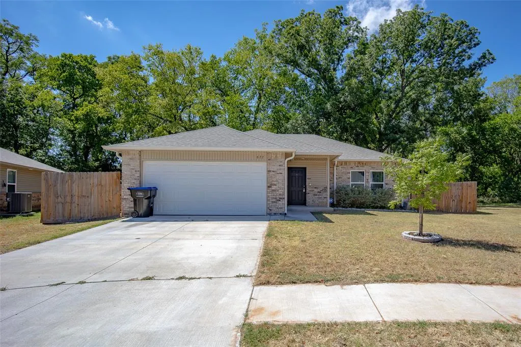 Front exterior — 822 Highgarden Circle, Noble, OK 73068