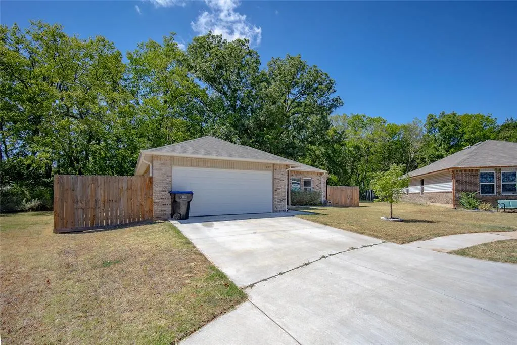 Photo 3 — 822 Highgarden Circle, Noble, OK 73068