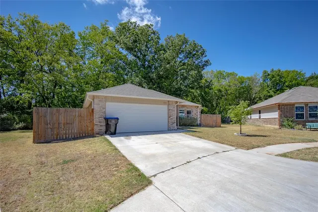 Photo 3 — 822 Highgarden Circle, Noble, OK 73068