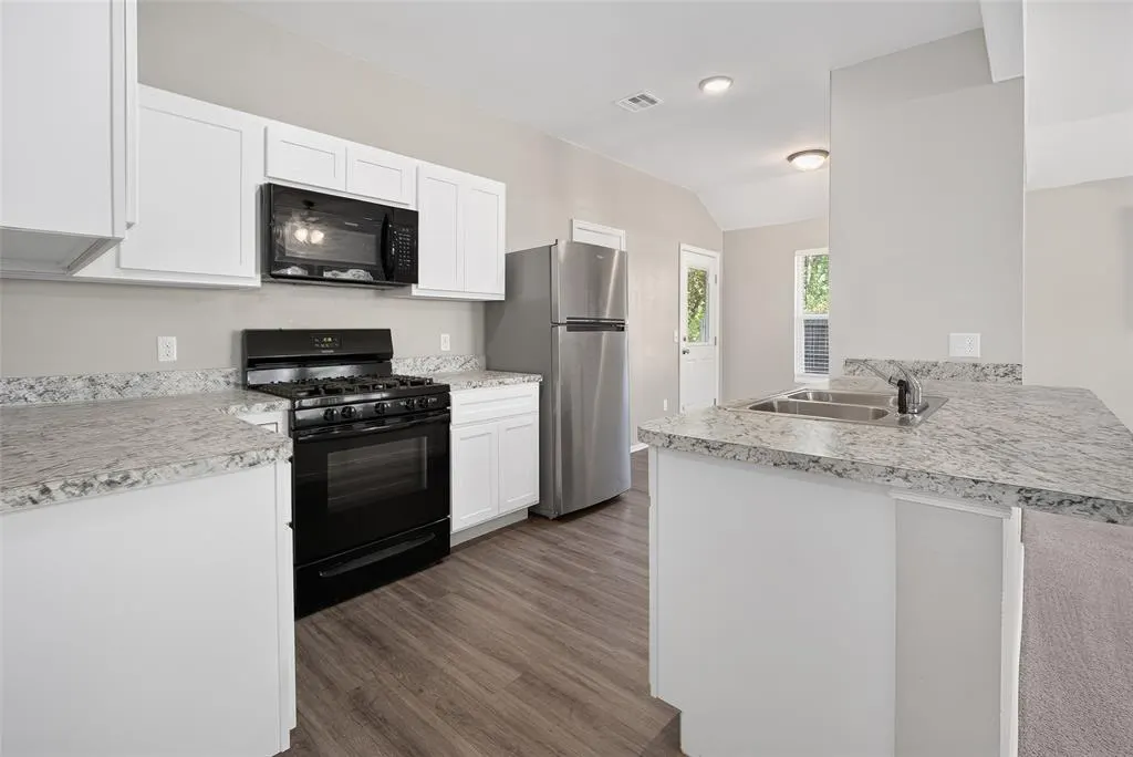 Photo 9 — 822 Highgarden Circle, Noble, OK 73068