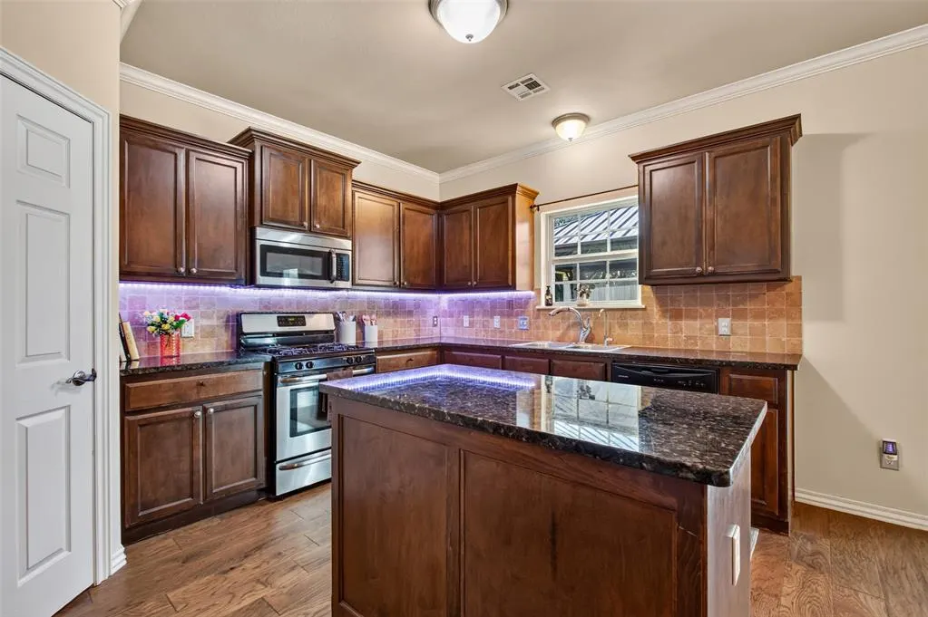 Photo 13 — 11320 NW 101st Street, Yukon, OK 73099