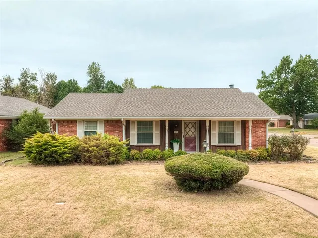 Photo 3 — 125 Farris Place, Chickasha, OK 73018