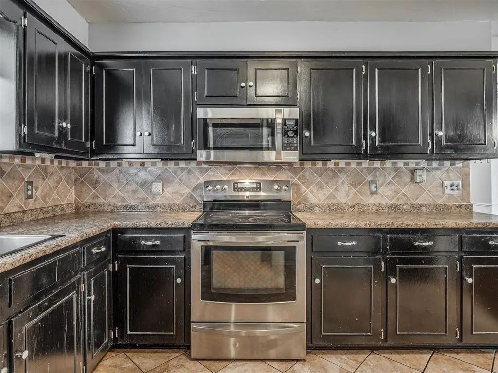 Photo 11 — 125 Farris Place, Chickasha, OK 73018