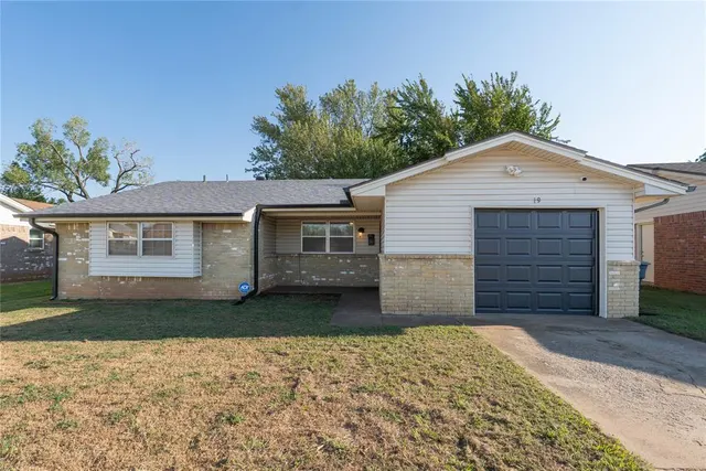 Front exterior — 19 Red Oak Road, Shawnee, OK 74804