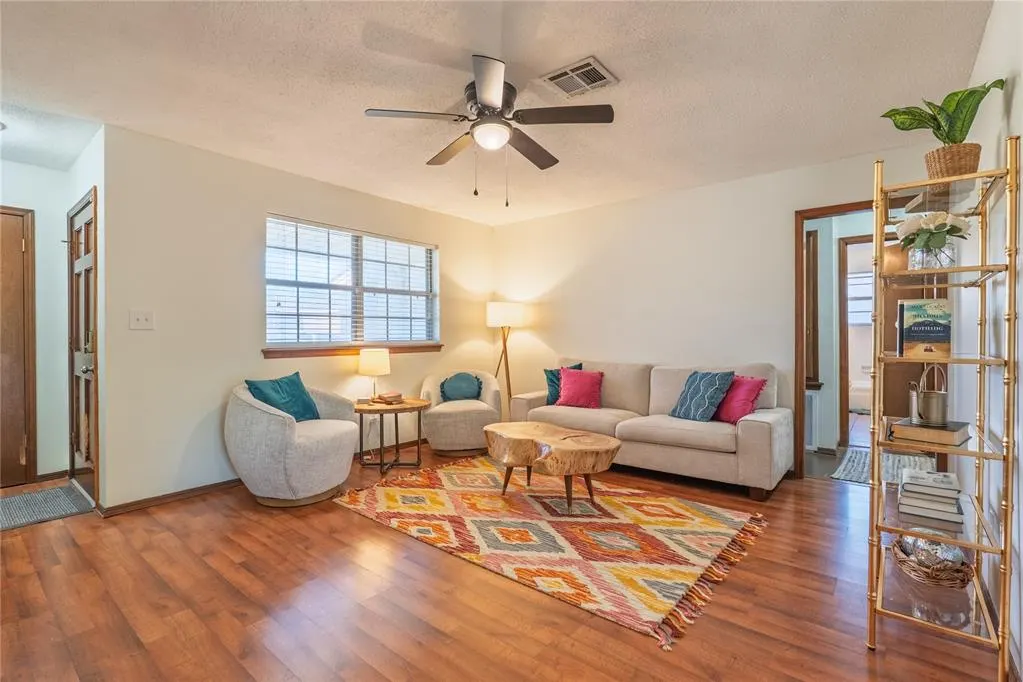 Photo 3 — 19 Red Oak Road, Shawnee, OK 74804