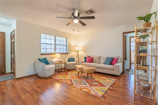 Photo 3 — 19 Red Oak Road, Shawnee, OK 74804