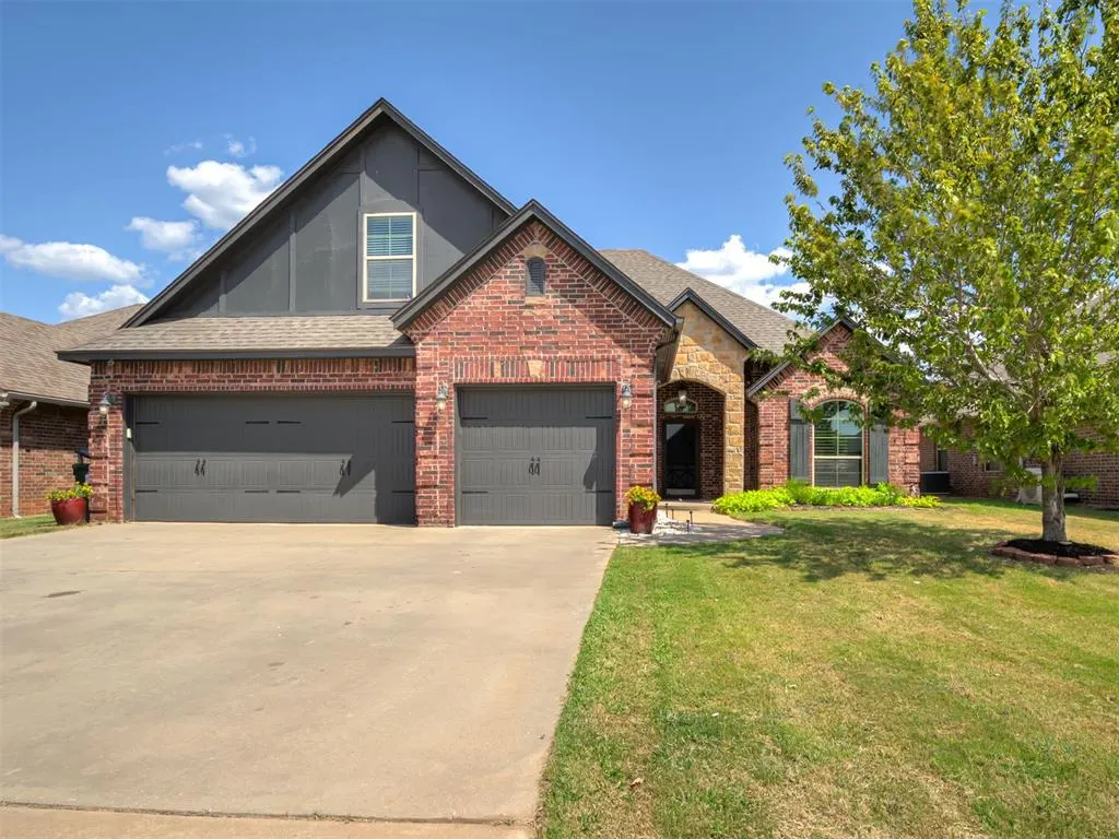 Front exterior — 3715 Presidio Circle, Norman, OK 73072