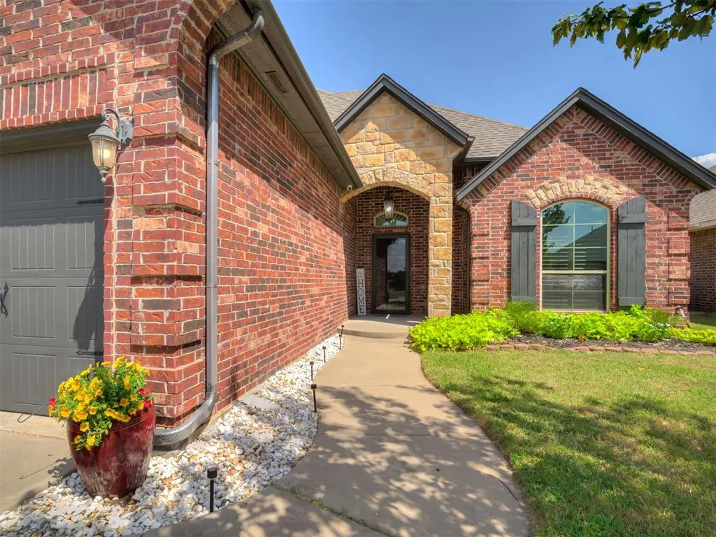 Photo 2 — 3715 Presidio Circle, Norman, OK 73072