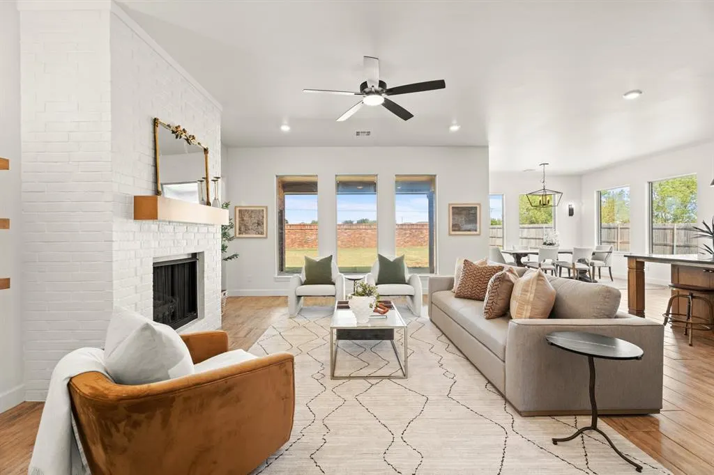 Photo 2 — 19909 Thornhaven Drive, Edmond, OK 73012