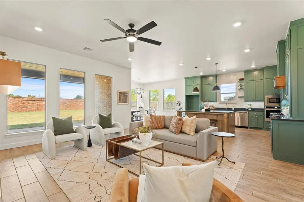 Photo 4 — 19909 Thornhaven Drive, Edmond, OK 73012