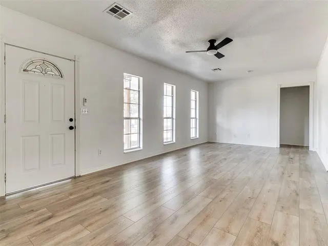 Photo 4 — 514 NW 94th Street, Oklahoma City, OK 73114