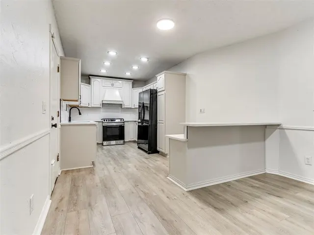 Photo 8 — 514 NW 94th Street, Oklahoma City, OK 73114