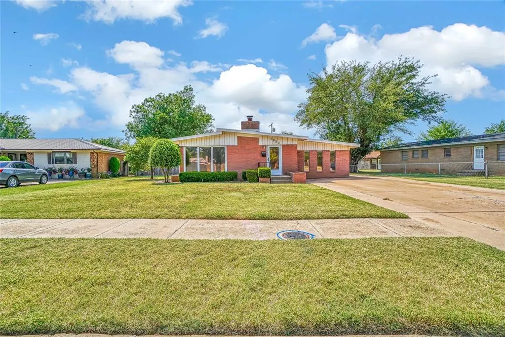 Front exterior — 1909 N Flamingo Lane, Altus, OK 73521