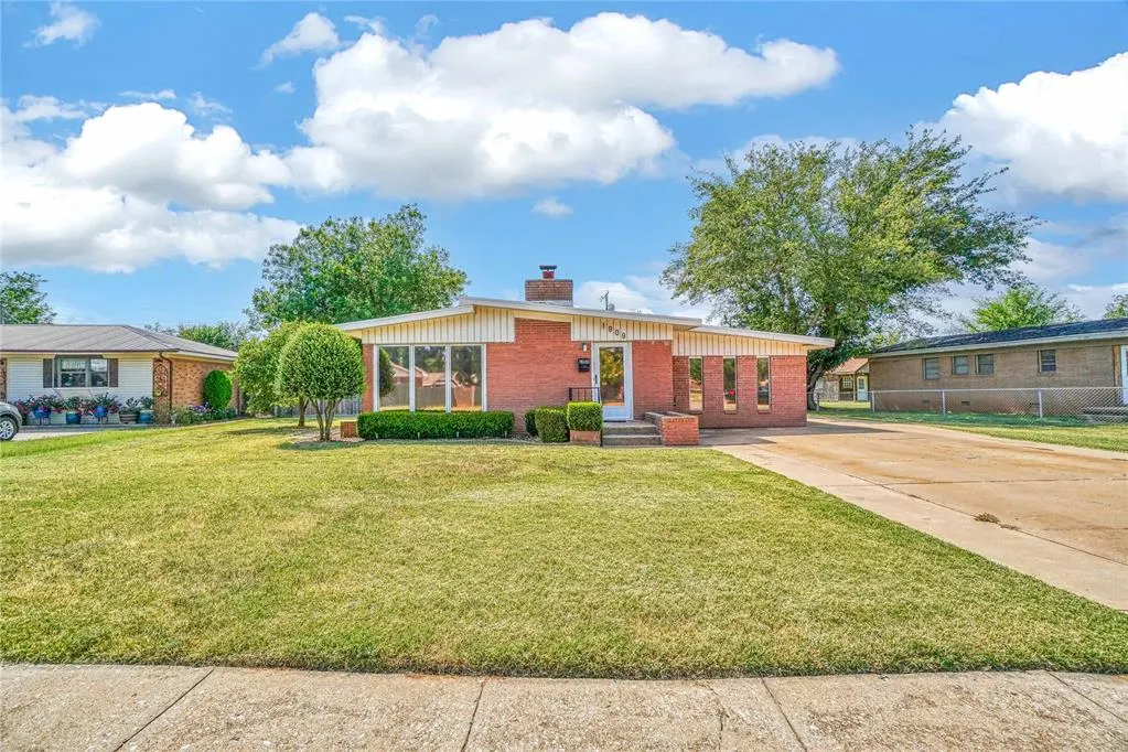 Photo 4 — 1909 N Flamingo Lane, Altus, OK 73521
