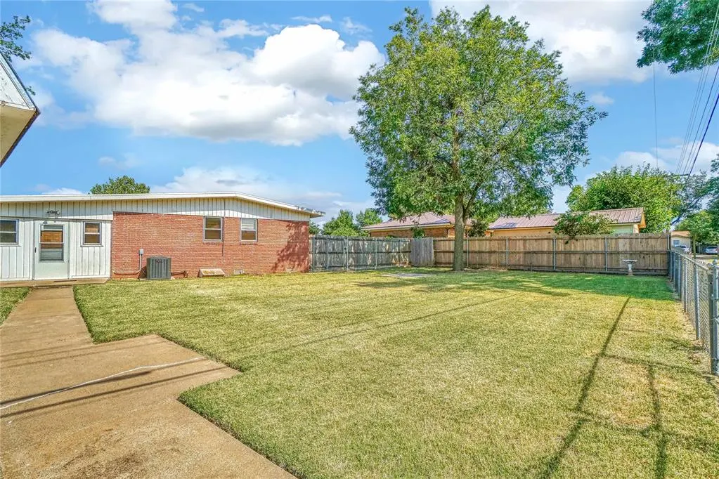 Photo 33 — 1909 N Flamingo Lane, Altus, OK 73521