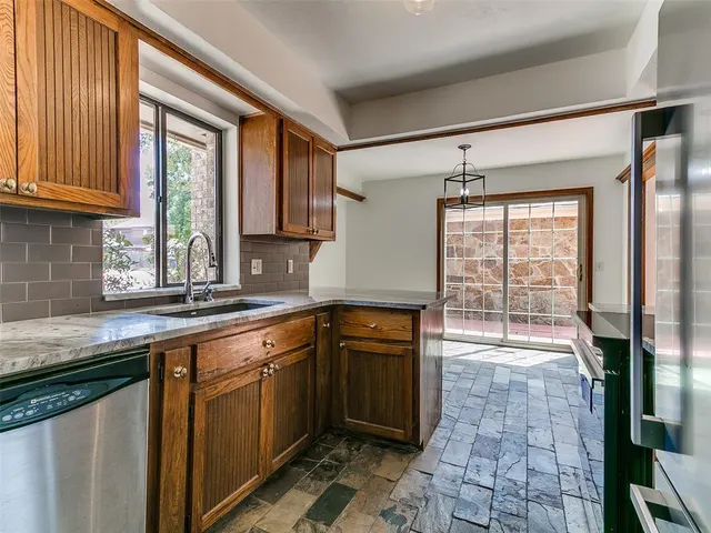 Photo 5 — 260 N Creekdale Drive, Norman, OK 73072