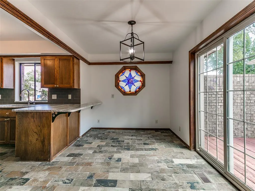 Photo 7 — 260 N Creekdale Drive, Norman, OK 73072