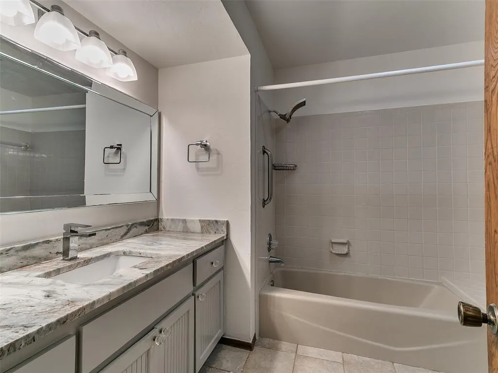 Photo 10 — 260 N Creekdale Drive, Norman, OK 73072