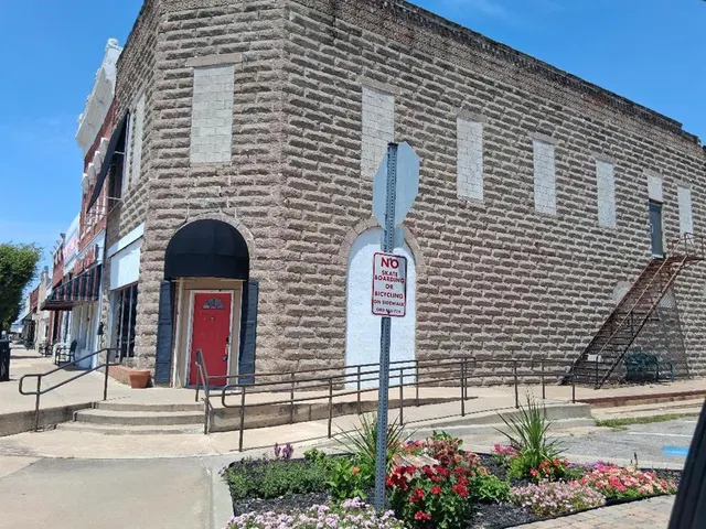 Photo 2 — 101 N Bdwy, Tecumseh, OK 74873