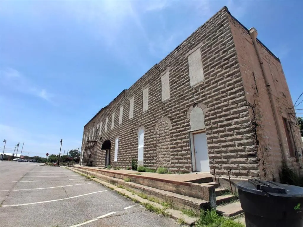 Photo 4 — 101 N Bdwy, Tecumseh, OK 74873