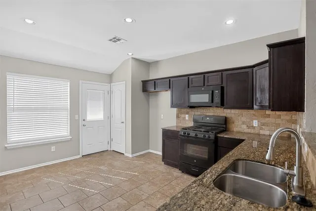 Photo 7 — 7213 E Prairie Twyne Drive, Yukon, OK 73099