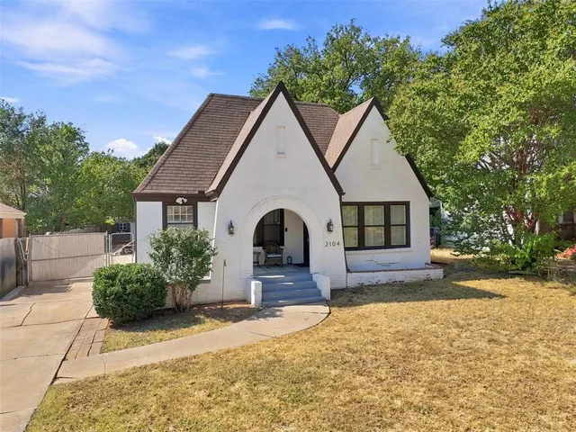 Photo 2 — 2104 NW 26th Street, Oklahoma City, OK 73107