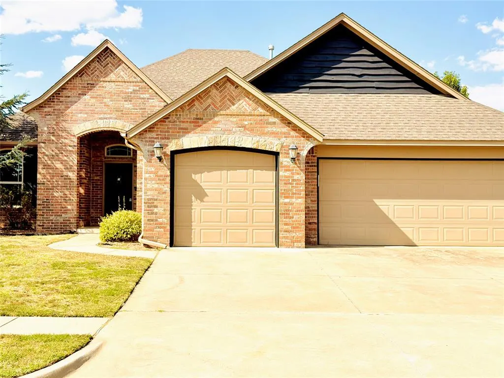 Photo 2 — 11733 SW 22nd Terrace, Yukon, OK 73099