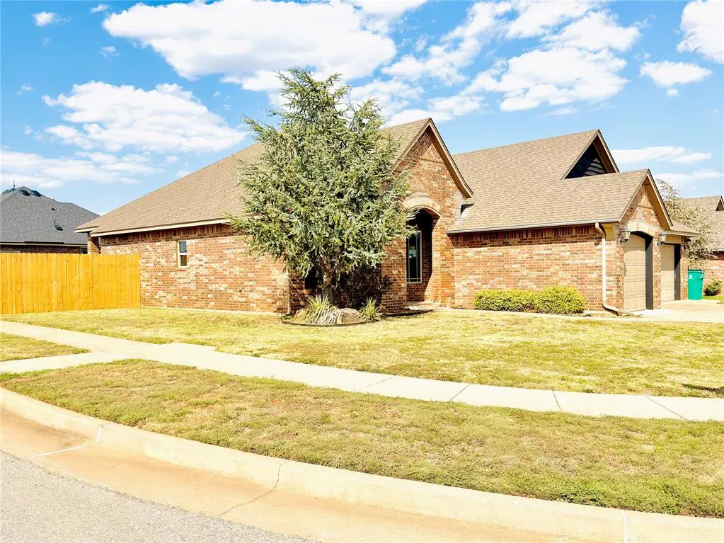 Photo 3 — 11733 SW 22nd Terrace, Yukon, OK 73099