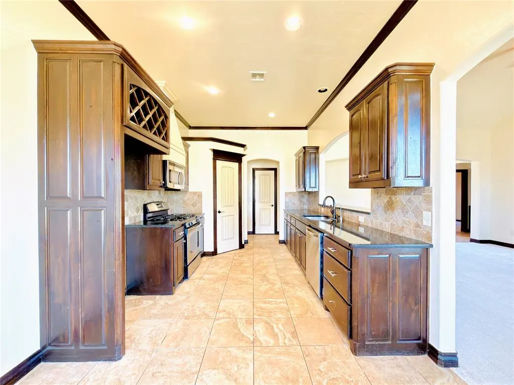 Photo 17 — 11733 SW 22nd Terrace, Yukon, OK 73099