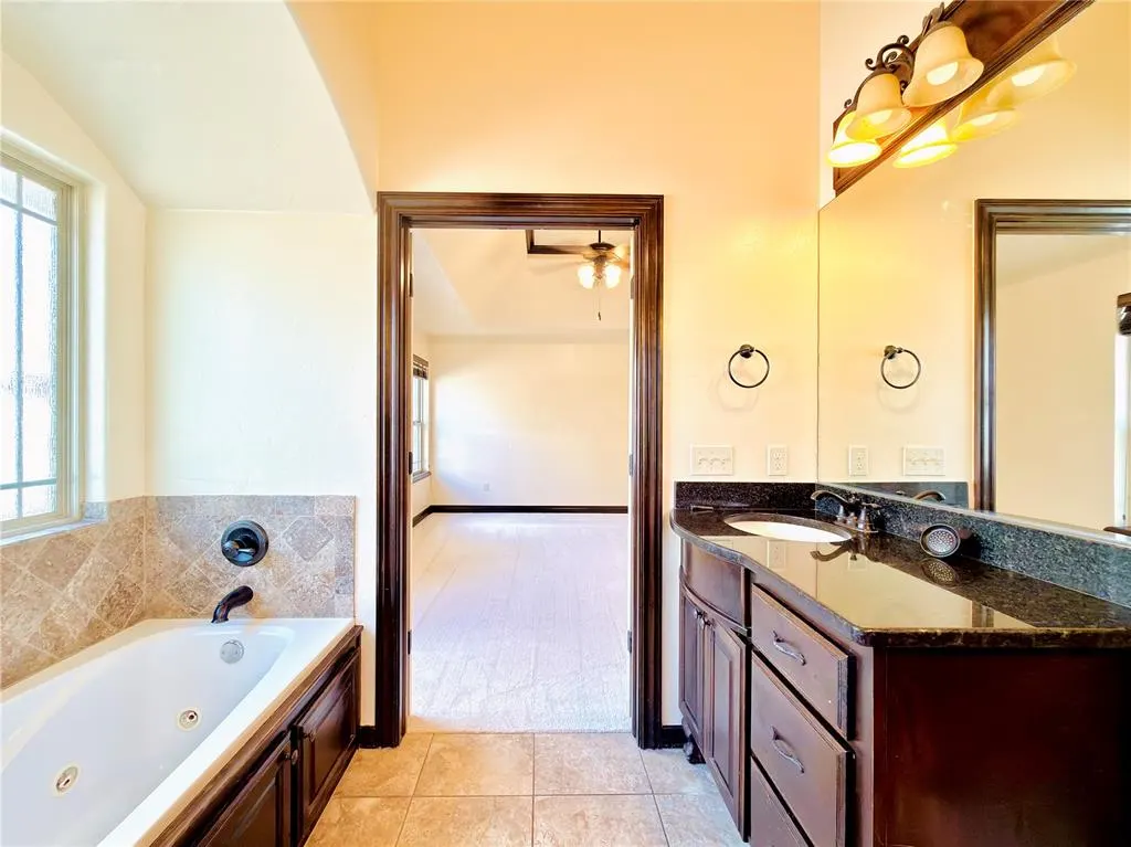 Photo 35 — 11733 SW 22nd Terrace, Yukon, OK 73099