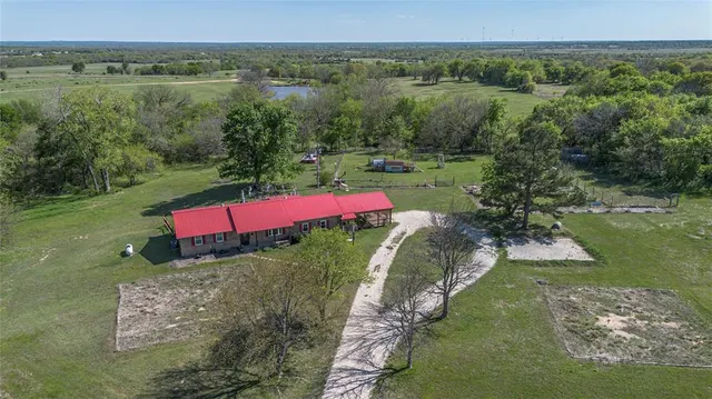Photo 3 — 4045 County Road 1510, Stratford, OK 74872