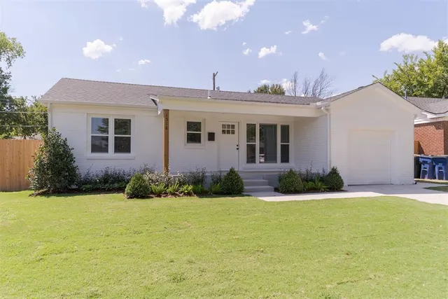 Photo 2 — 1518 Carlisle Court, Oklahoma City, OK 73120