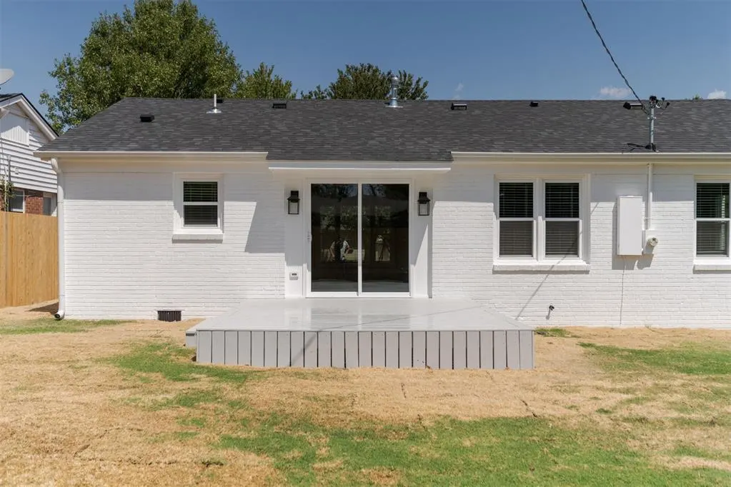 Photo 7 — 1518 Carlisle Court, Oklahoma City, OK 73120
