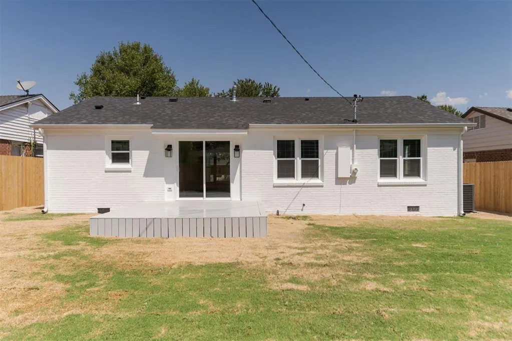 Photo 8 — 1518 Carlisle Court, Oklahoma City, OK 73120