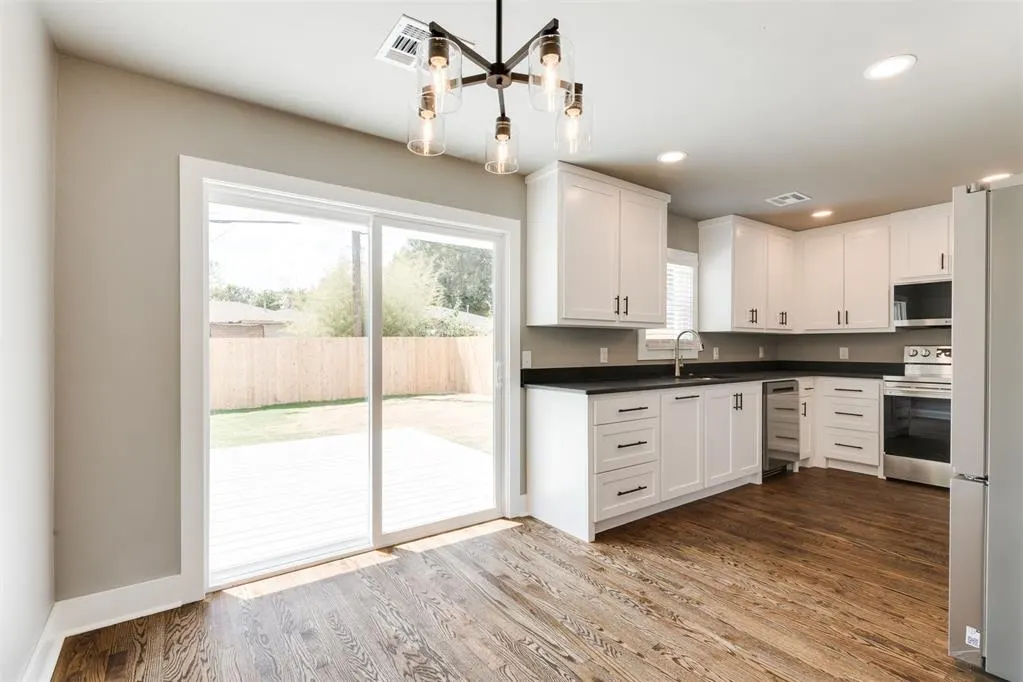 Photo 17 — 1518 Carlisle Court, Oklahoma City, OK 73120